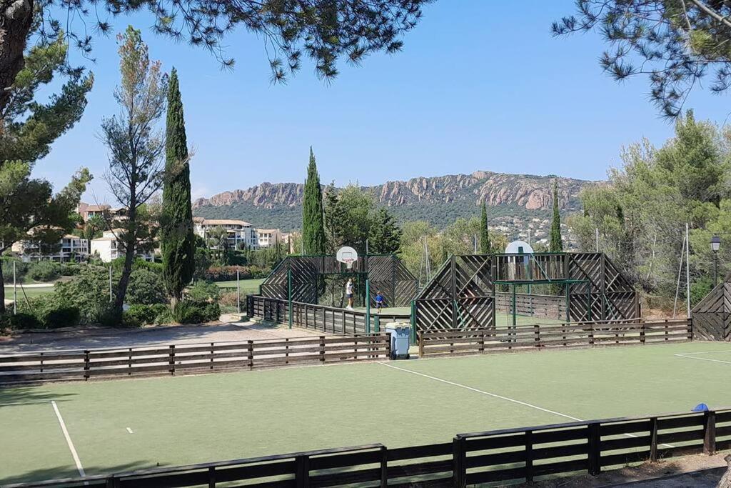 Dans Un Cadre D'Exception, Vue Mer Panoramique A Agay Cote D'Azur, Village Vacances Cap Esterel, T2 Avec Jardin, Golf, Climatisation, Wifi, 5 Piscines Saint-Raphaël 外观 照片